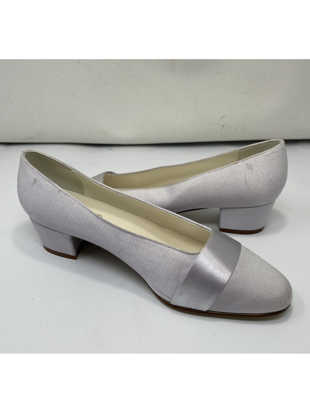 Vintage Michaelangelo Women's 9W Light Gray Satin Low Block Heel Pumps Shoes